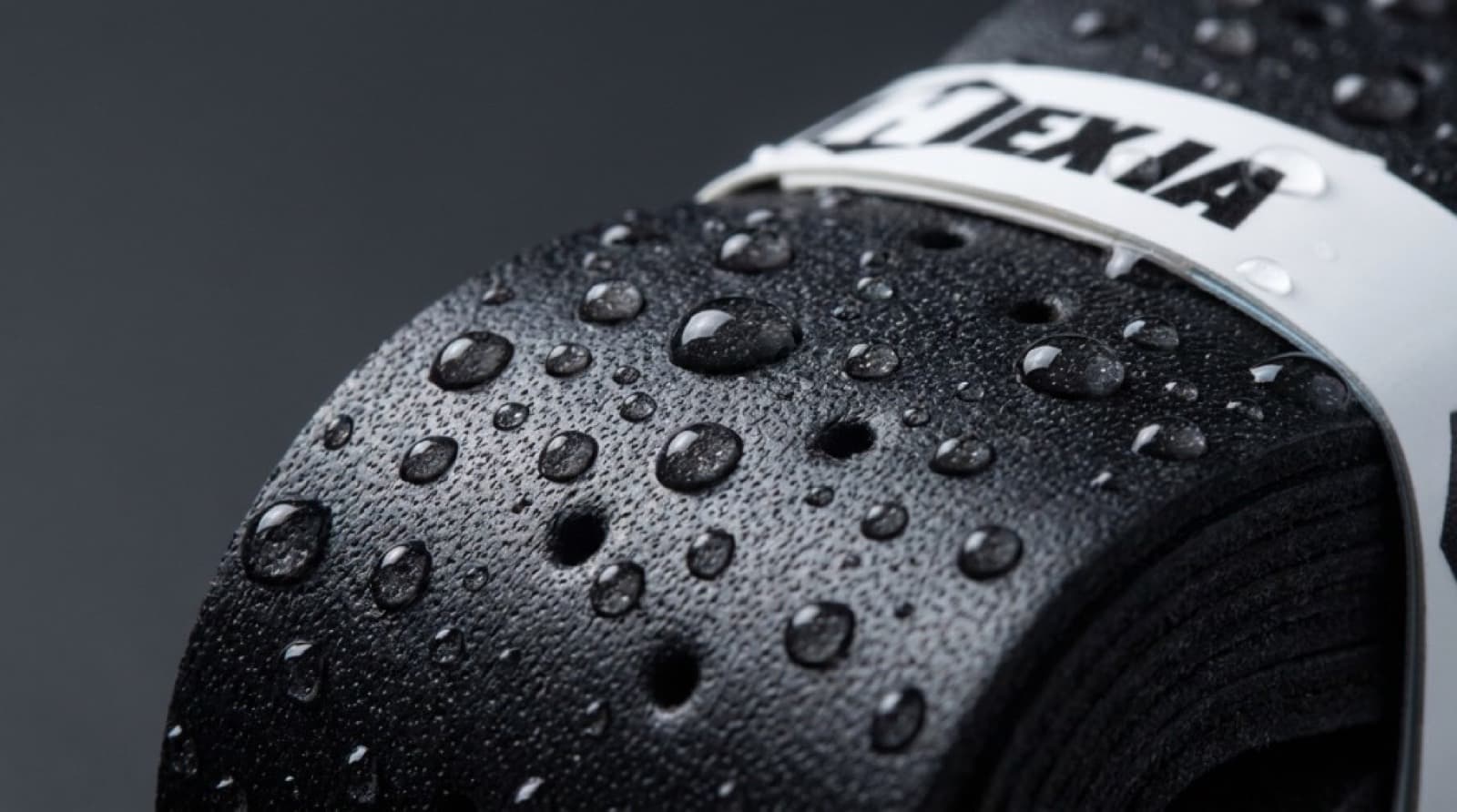 Macro texture waterproof del grip Hexia con goccioline d'acqua